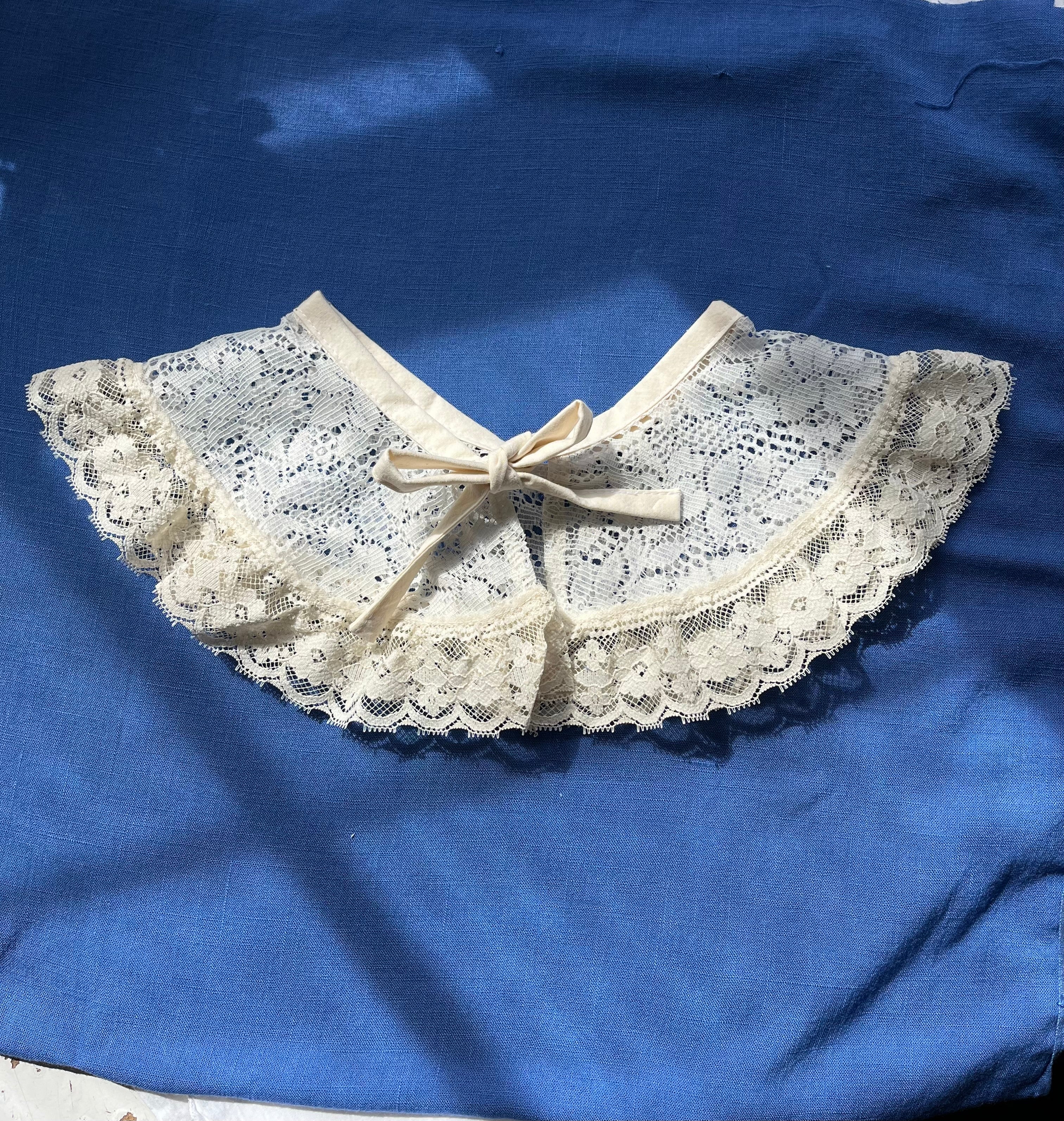The "Libby" Lace Pet Collar (L)