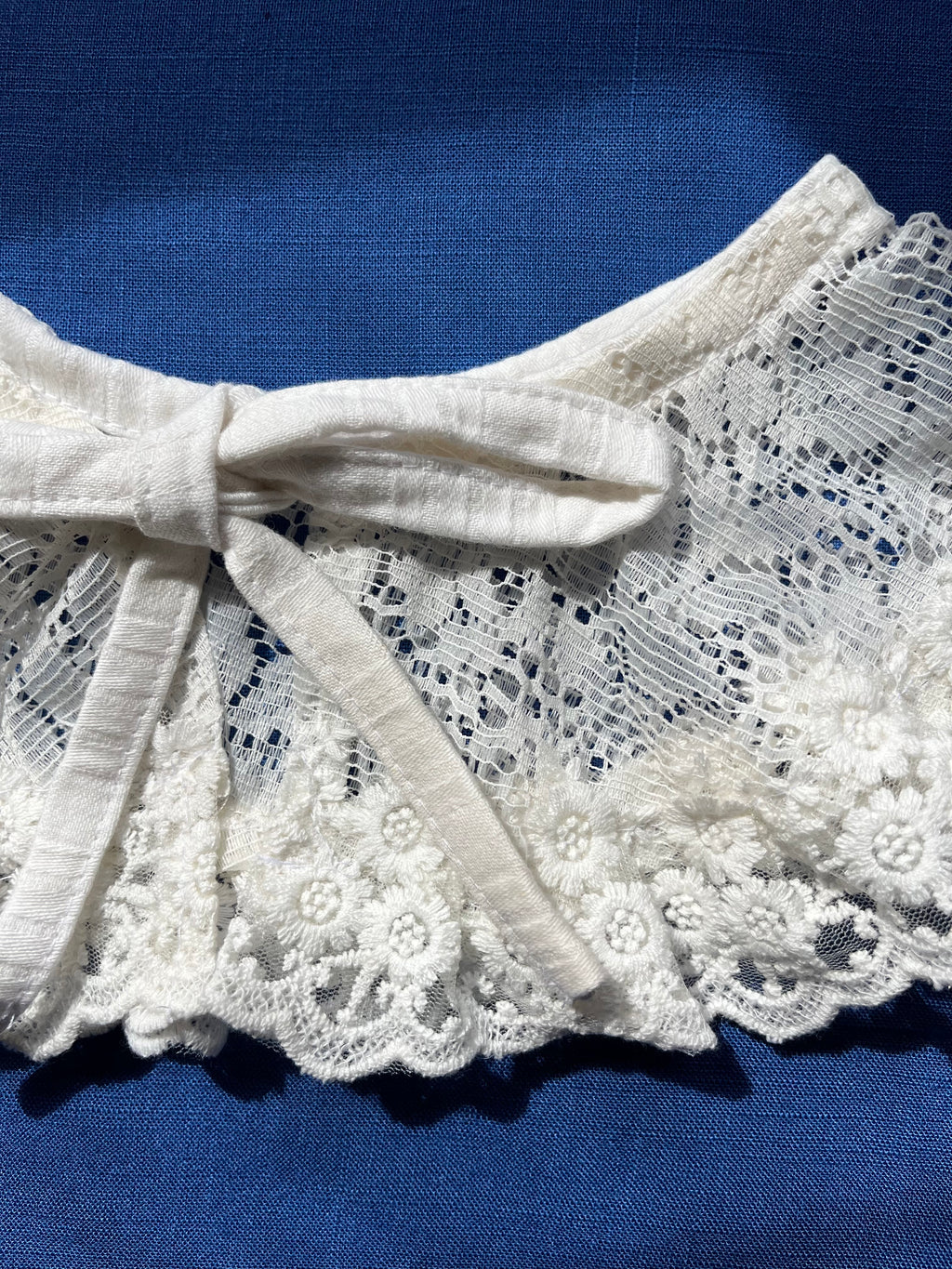 The "Elmer" Lace Pet Collar (L)