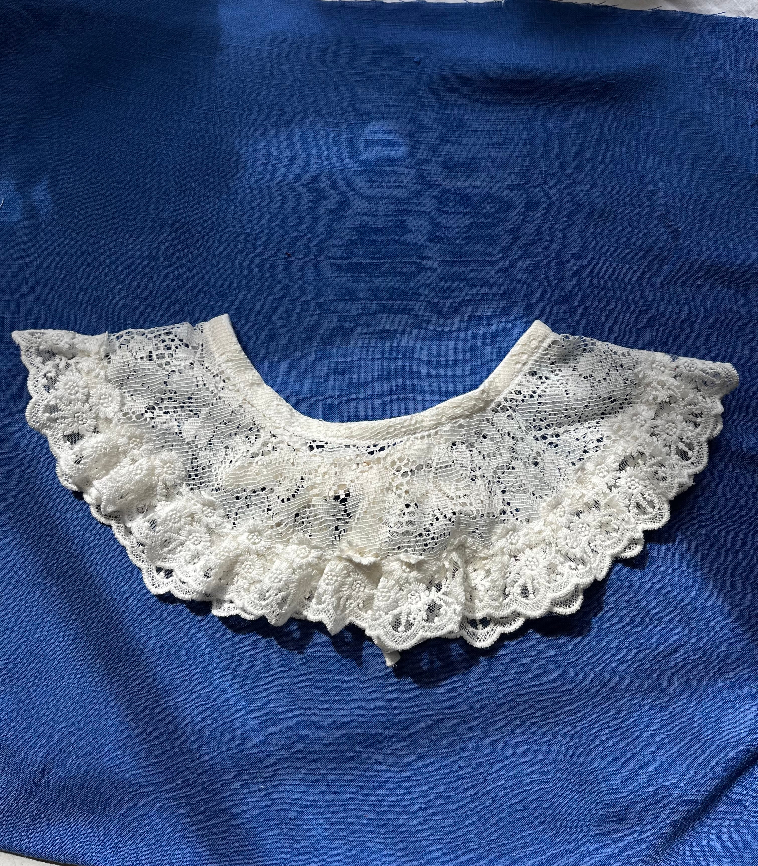 The "Elmer" Lace Pet Collar (L)
